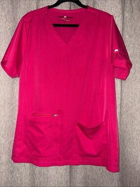 Moxie scrubs Women’s V-Neck Melanie Top in carnation. Free matching scrub pants